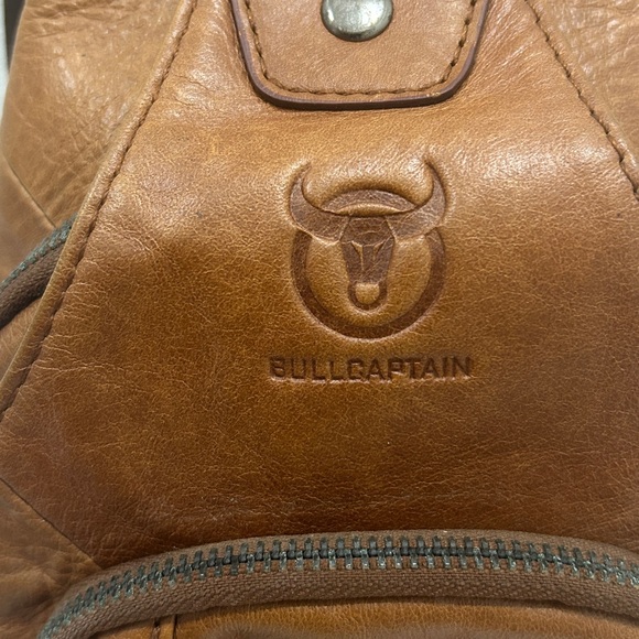 BULLCAPTAIN Genuine Leather Sling Bag with USB Charging Port - Picture 14 of 16